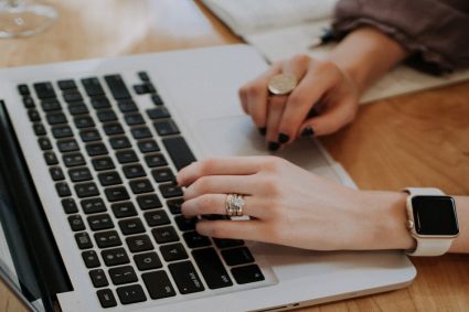 5 Things to Consider Before Hiring a Sales Outsourcing Agency